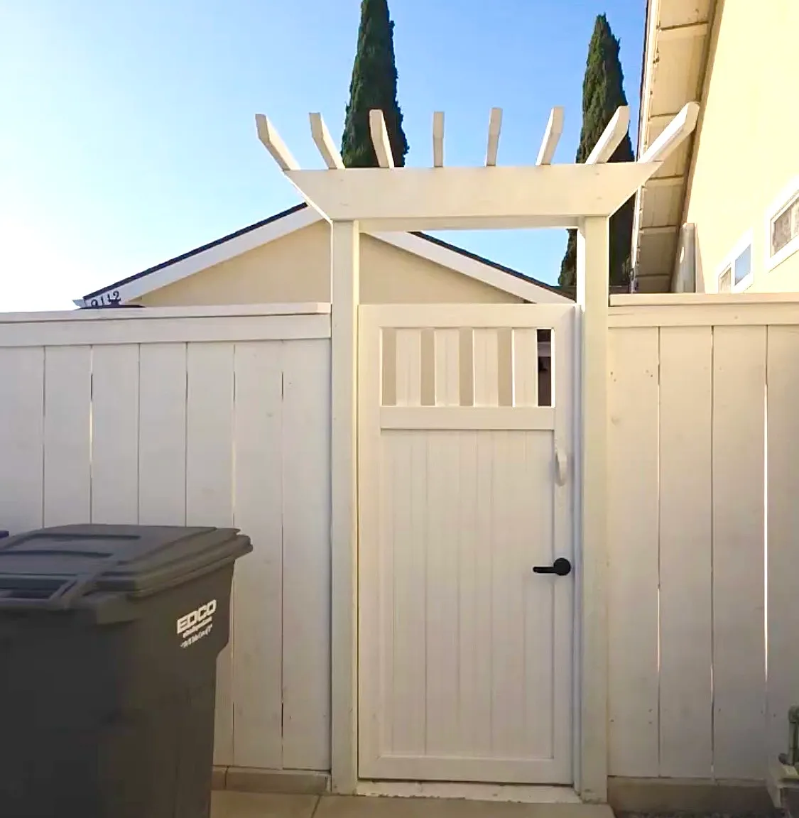 2 bed, 700 sqft, $3,050 — Photo 2