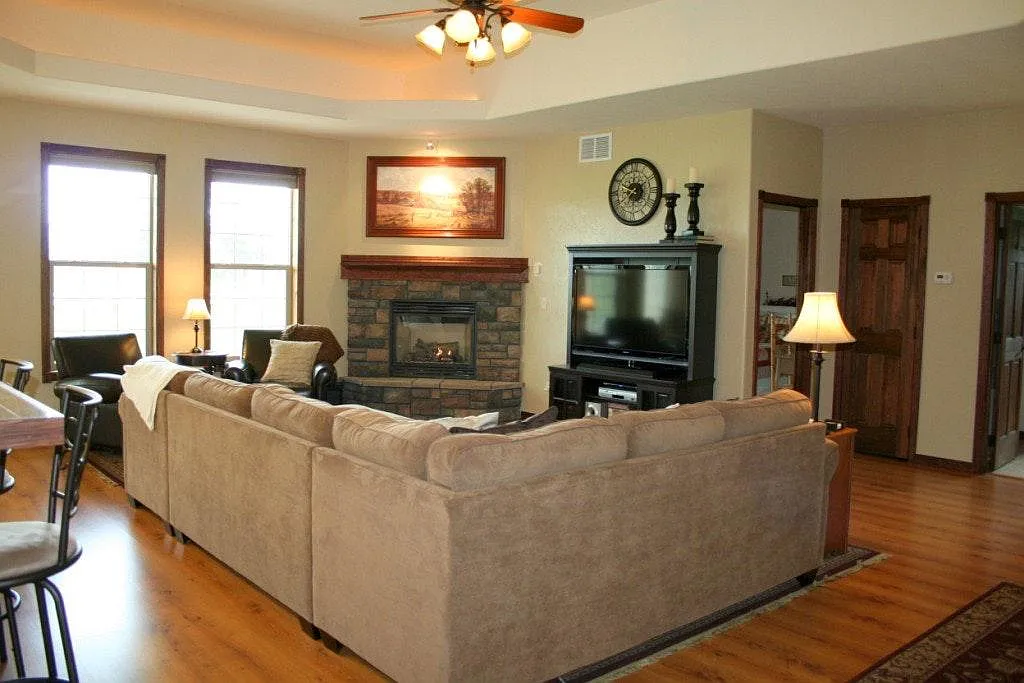3 bed, 2.5 bath, 2800 sqft, $2,450 — Photo 1