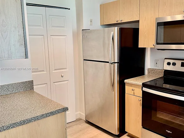 8010 N Nob Hill Rd #102 — Photo 6