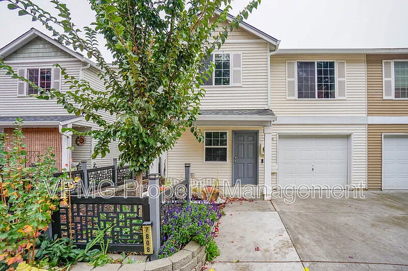 3 bed, 2.5 bath, 1486 sqft, $2,195 — Photo 2