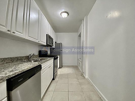 4th image of 44 Bennett Ave #1E