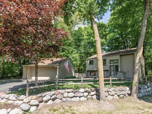 1850 Comstock Ln N, Plymouth, MN 55447