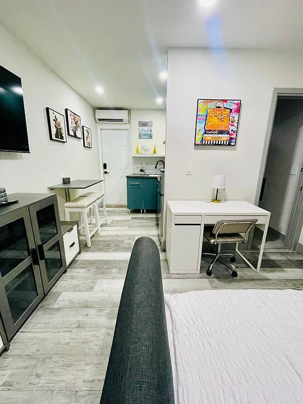 Modern All-Inclusive Private Studio | Prime East Boca — Photo 2