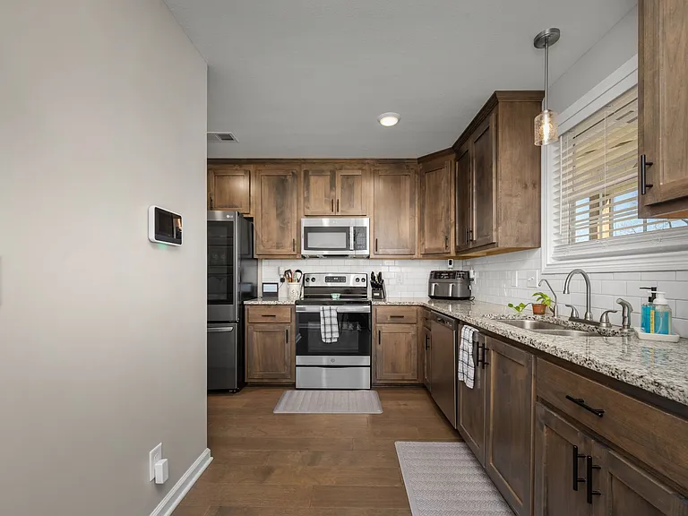 1108 Barnhill Rd — Photo 8