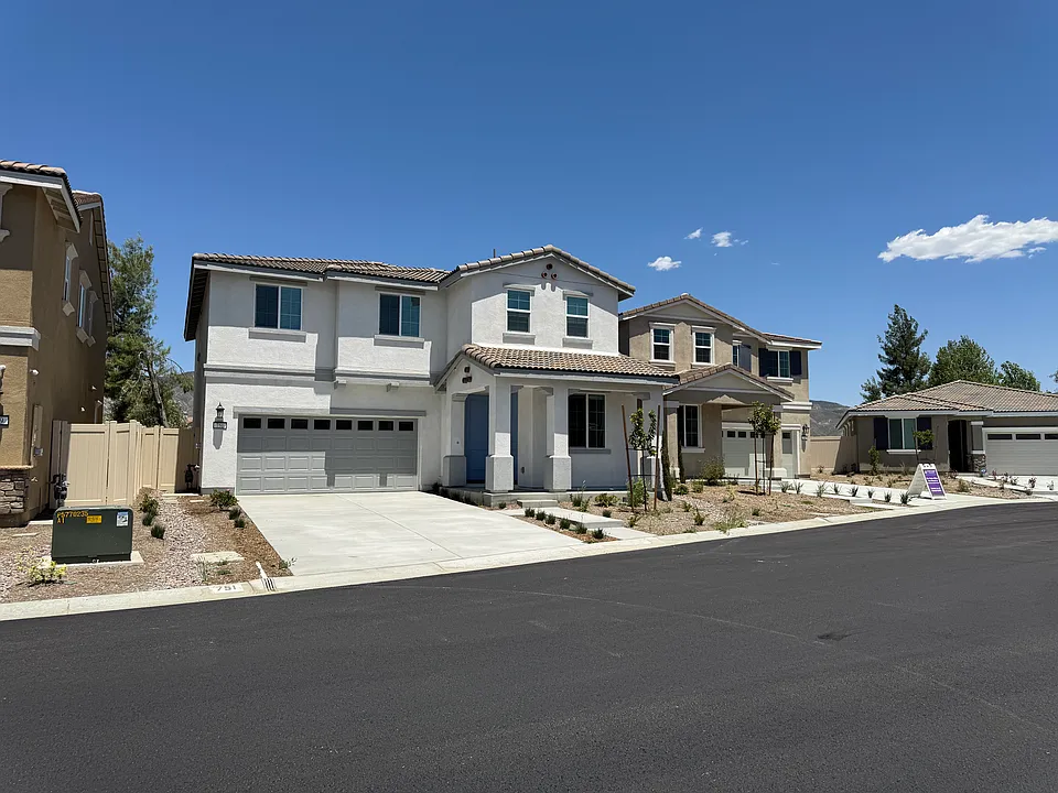 751 Carnation Ln