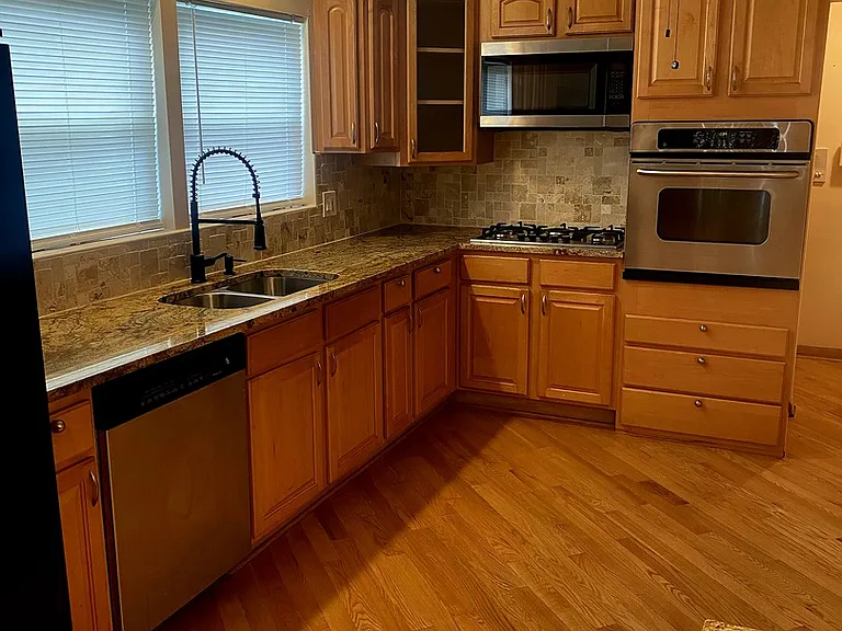200 E 87th St #1 — Photo 3