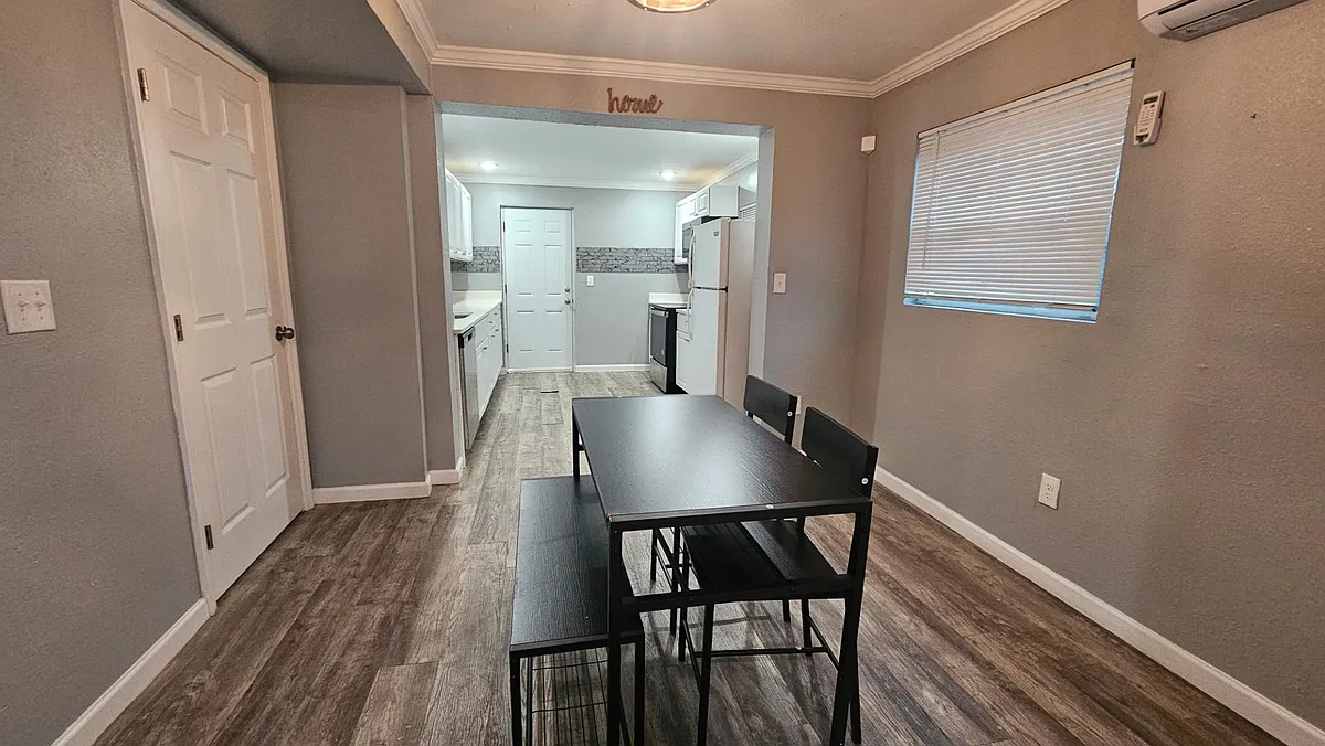 Unit Photo - 1902 McMillan St #4