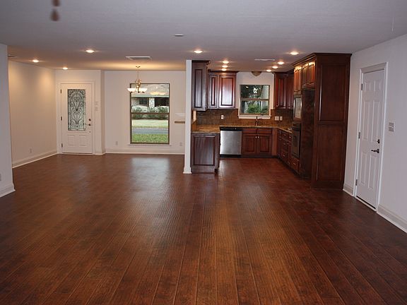 4th image of 304 Meadowlakes Dr