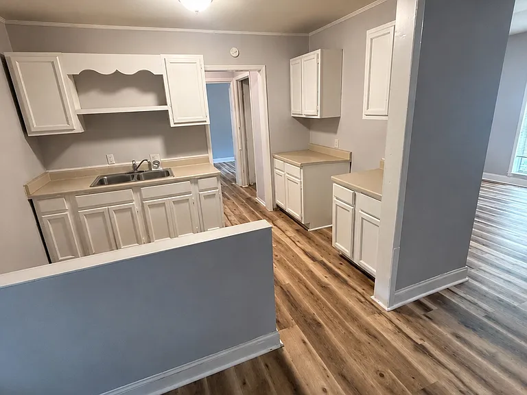 902 Lindsey Dr — Photo 4