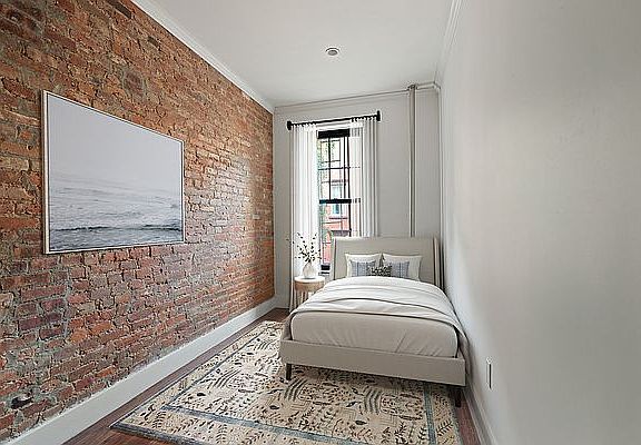3rd image of 82 Horatio St APT 2