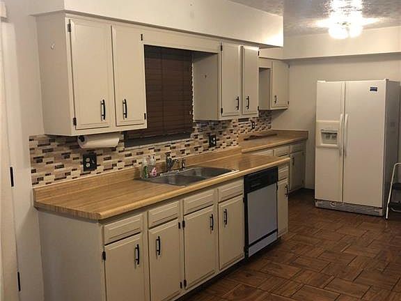 3rd image of 20931 Recher Ave