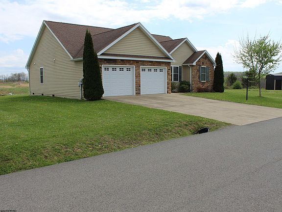 2nd image of 224 Meadow Ponds Ln