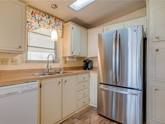 4th image of 329 Sunshine Ave