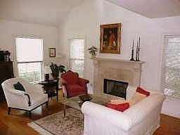 2nd image of 3830 Oberlin St