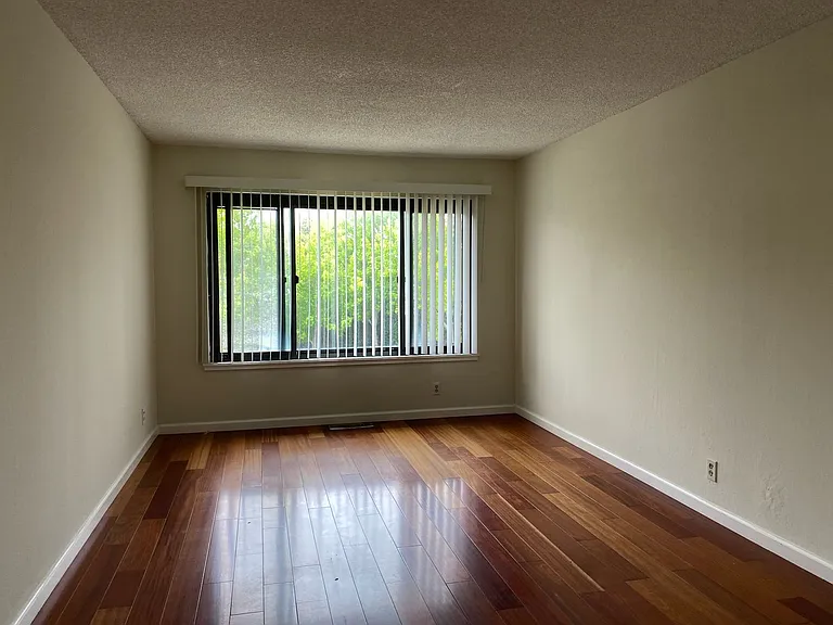 3423 Catalina Ave — Photo 17