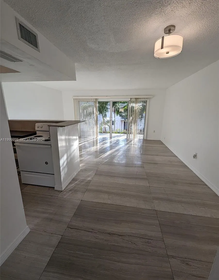 Village At Dadeland Condo — Photo 2