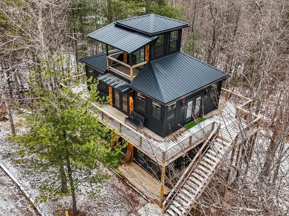 52 W Spencer Rd, Campton, KY 41301