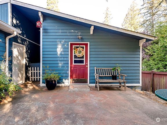 3rd image of 1961 E Mason Lake Drive E