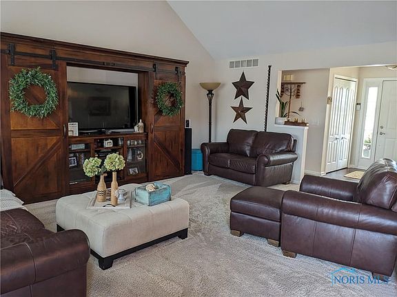 2nd image of 103 E Greenwood Dr