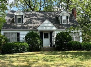 1128 Hedgewood Ln, Niskayuna, NY 12309