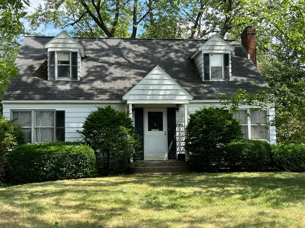 1128 Hedgewood Lane, Niskayuna, NY 12309