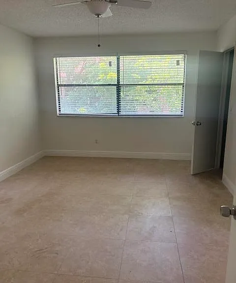 11524 NW 45th St — Photo 22
