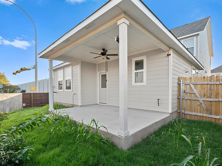 15701 Oglethorpe Dr #100 — Photo 30