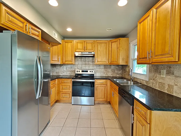 75 Mainbridge Ln — Photo 3