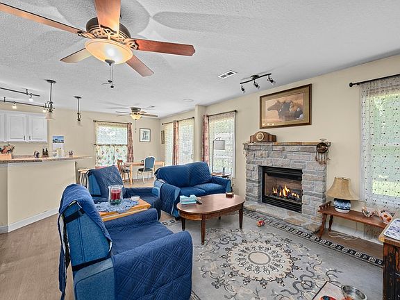 3rd image of 315 E Lotte St
