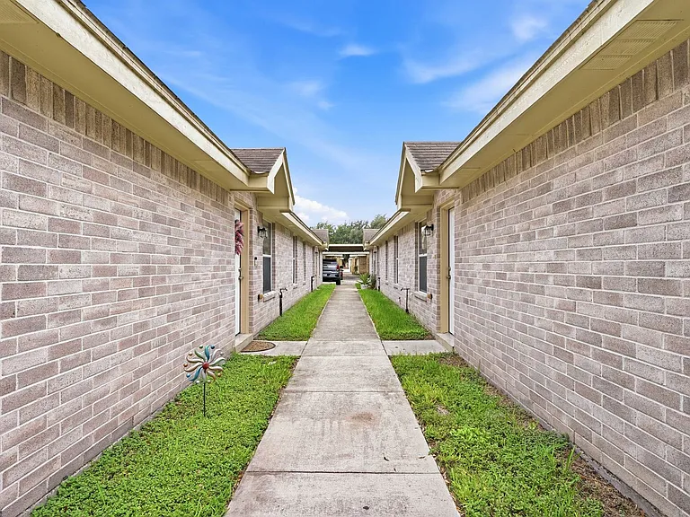3602 S Fairmont Ave — Photo 2