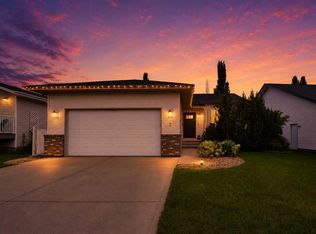 7 W Logan Close, Red Deer, AB T4R 2N9