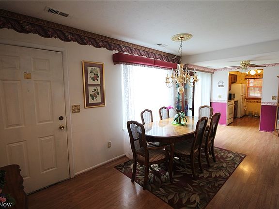 4th image of 27 Firebush Ln
