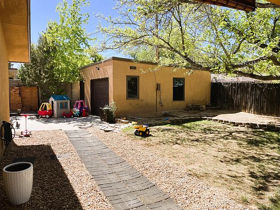 5th image of 912 Cuatro Cerros Trl SE