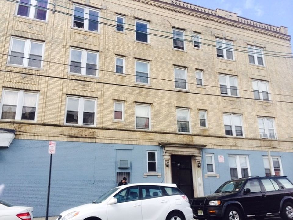 1st image of 63 Poplar St APT 20