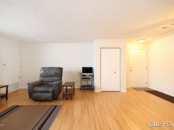 5th image of 8392 Jasonville Ct SE #49