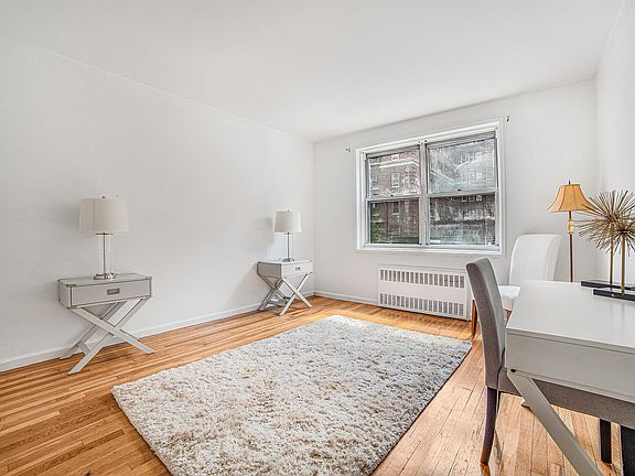 4th image of 350 E 30th St APT 1R