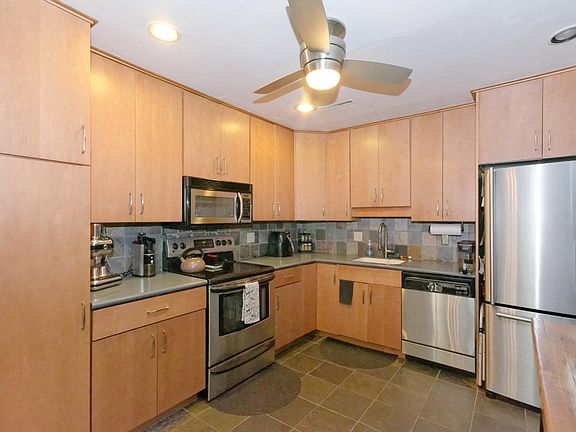 3rd image of 134 Garnett Ln