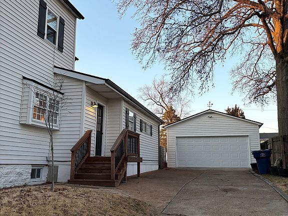 4th image of 7045 Winona Ave
