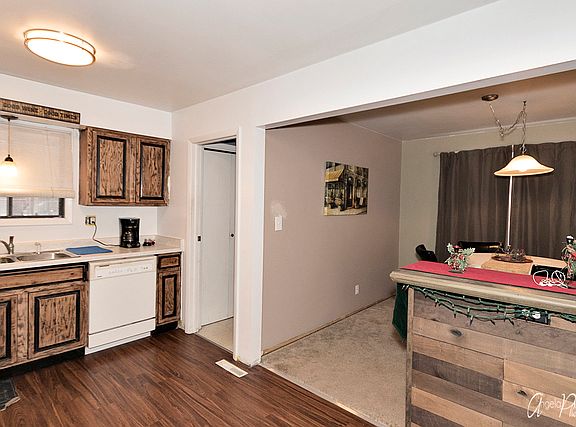 5th image of 910 Royal Dr