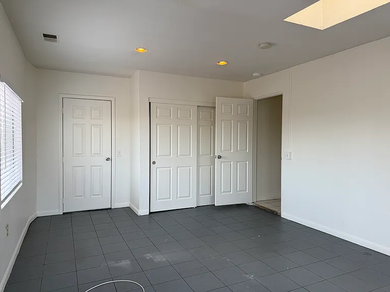 4933 Maiden Ln — Photo 5