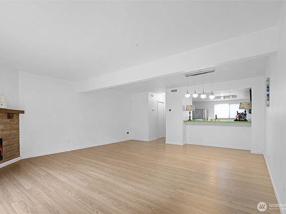 5th image of 317 SW 112th Street #303