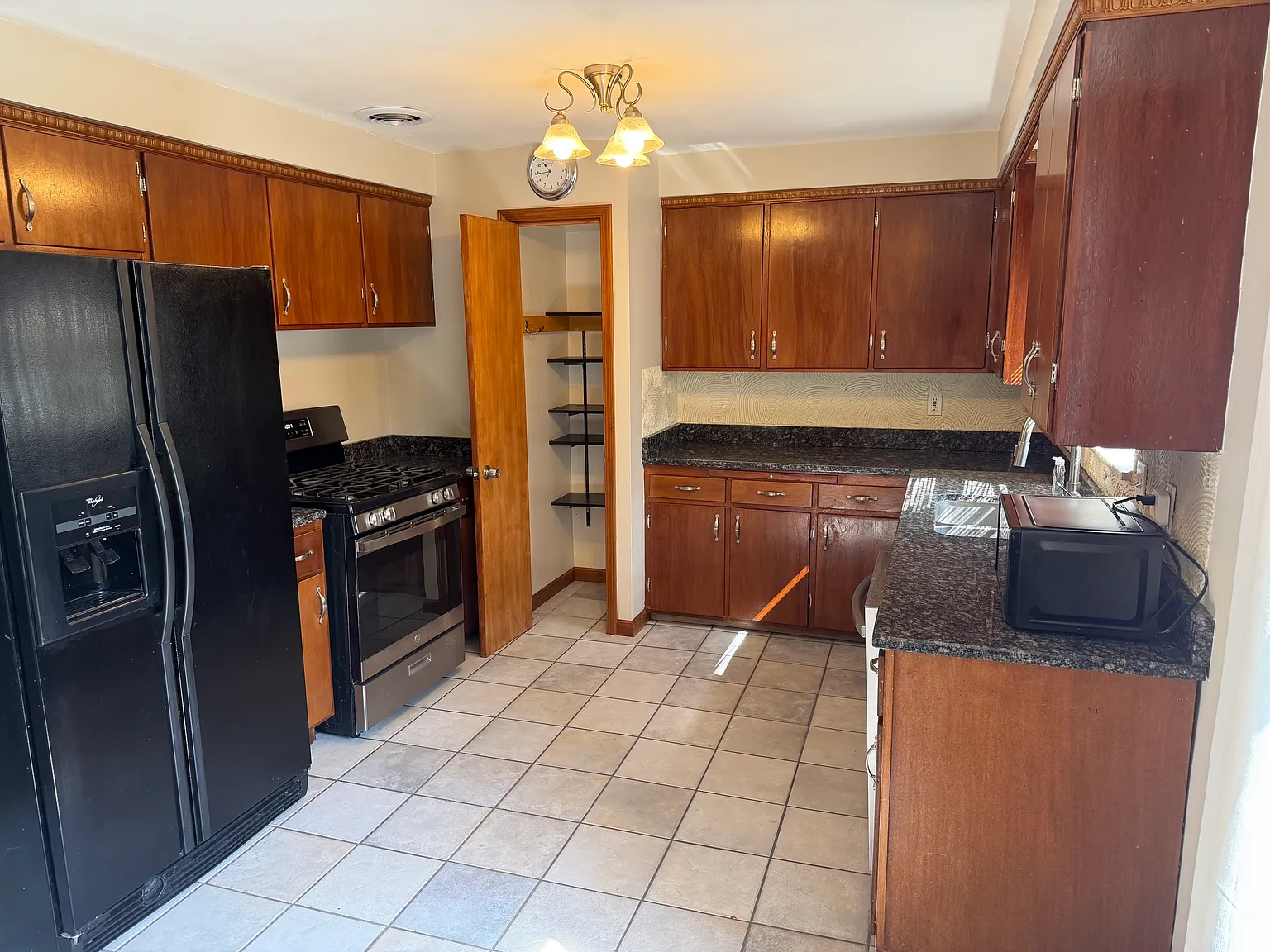 2 bed, 1450 sqft, $1,400 — Photo 4
