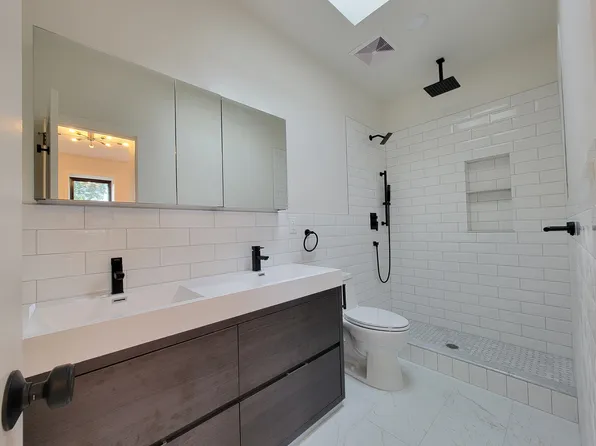 537 Halsey Street HOUSE image 3 of 4