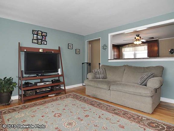 3rd image of 265 Easton Ave