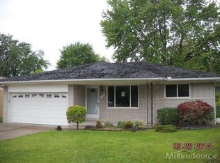 31245 McNamee St, Fraser, MI