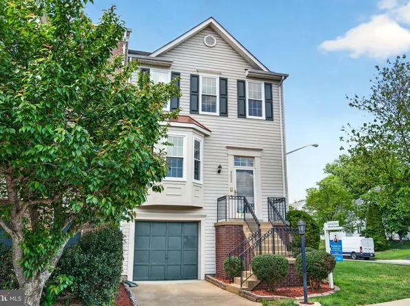 9000 Falcon Glen Ct, Bristow, VA 20136