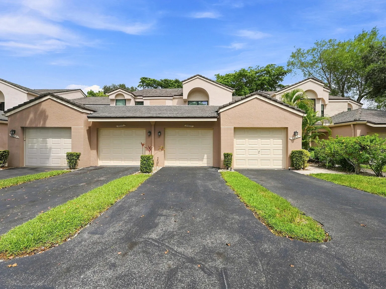 2 bed, 2.0 bath, 1151 sqft, $2,700 — Photo 2
