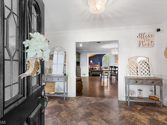 3rd image of 209 Lake Rd