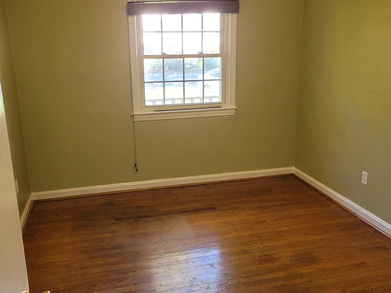 4 bed, 120 sqft, $850 — Photo 3