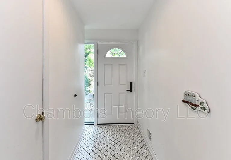 2112 Military Rd — Photo 2